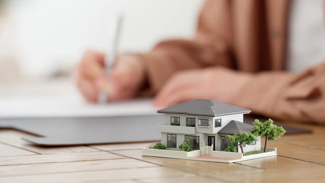 連帯保証人には収入の安定やクリーンな信用情報が不可欠